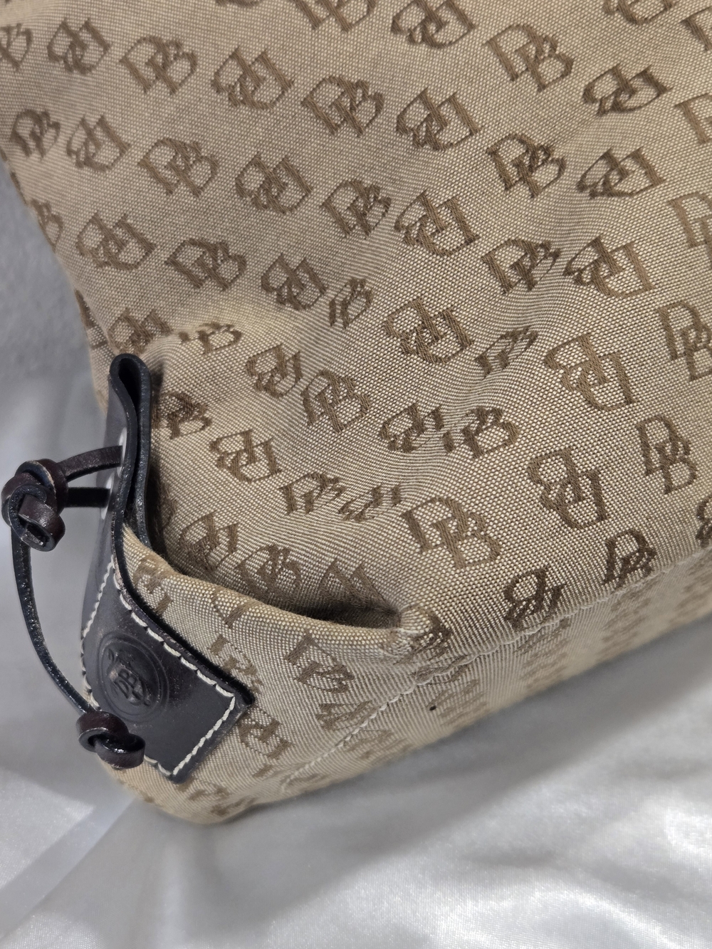 Dooney & Bourke Large Beige Monogram Shoulder Bag with Dark Brown Leather Trim - Picture 9 of 15
